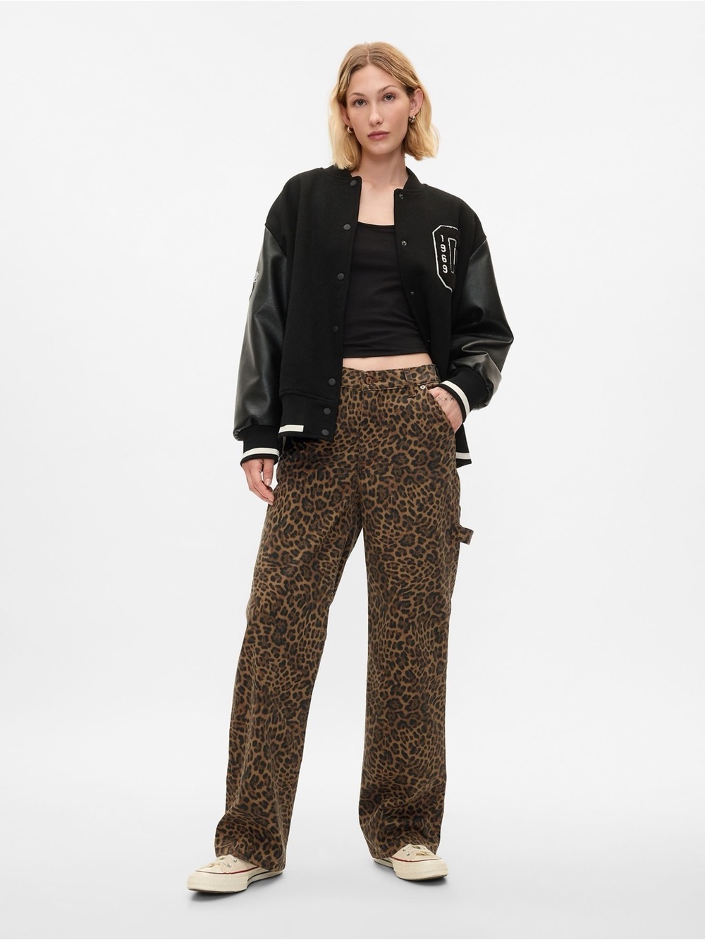 GAP Women’s loose carpenter mid rise Jeans in Brown Leopard Print